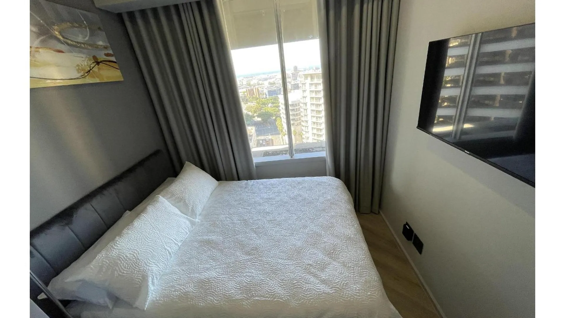 Aparthotel Chic Deluxe Studio At Thibault Square Cape Town South Africa